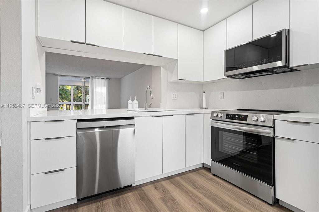 Photo of 901 NE 14th Ave #205, Hallandale Beach, FL 33009 (MLS # A11952487)