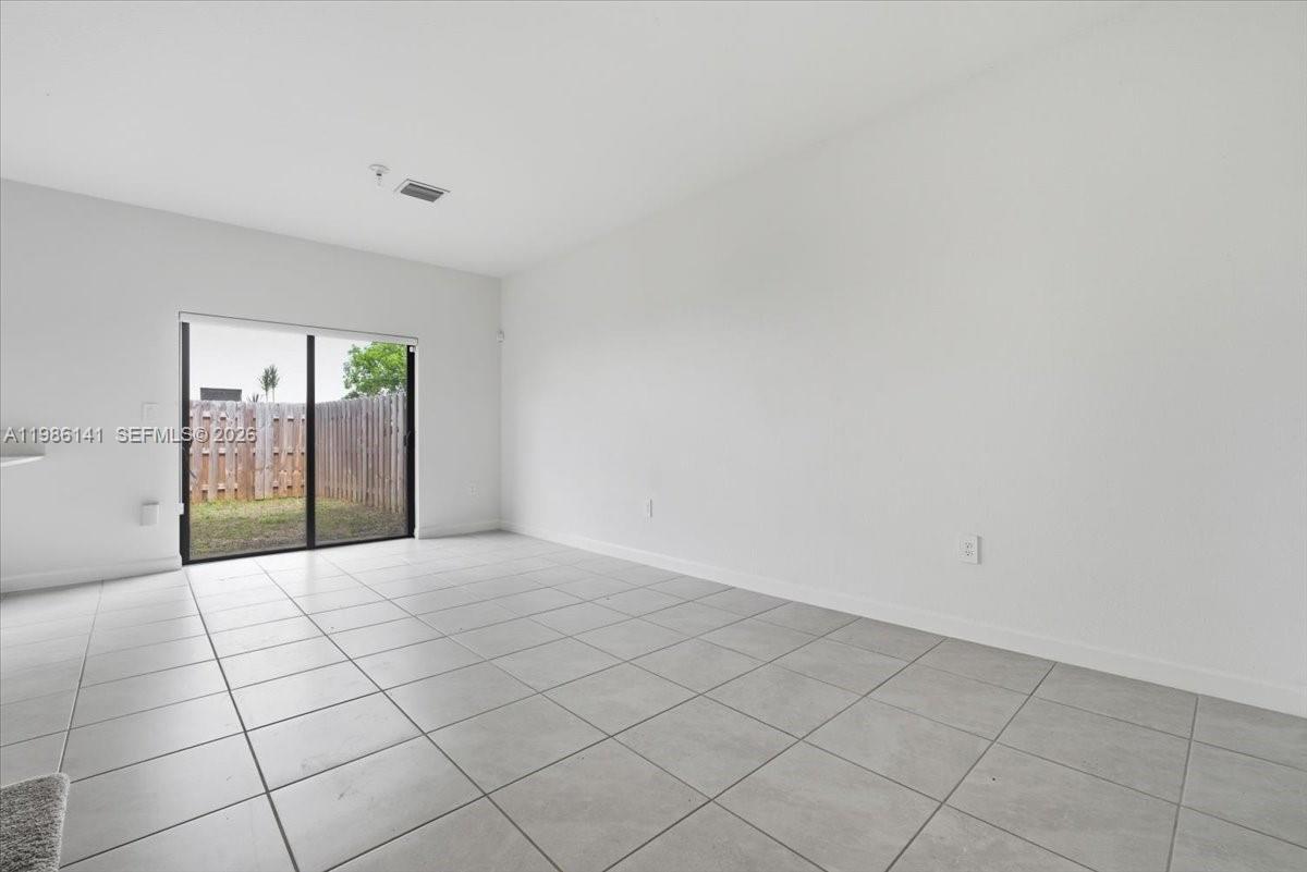 SILVER PALM RESIDENTIAL H - Residential Lease