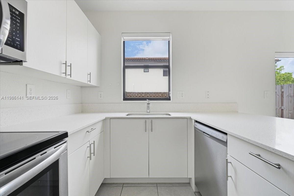 SILVER PALM RESIDENTIAL H - Residential Lease