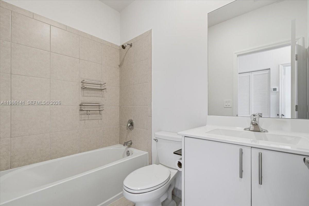 SILVER PALM RESIDENTIAL H - Residential Lease