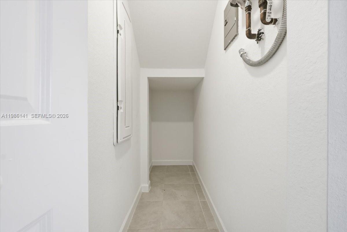 SILVER PALM RESIDENTIAL H - Residential Lease