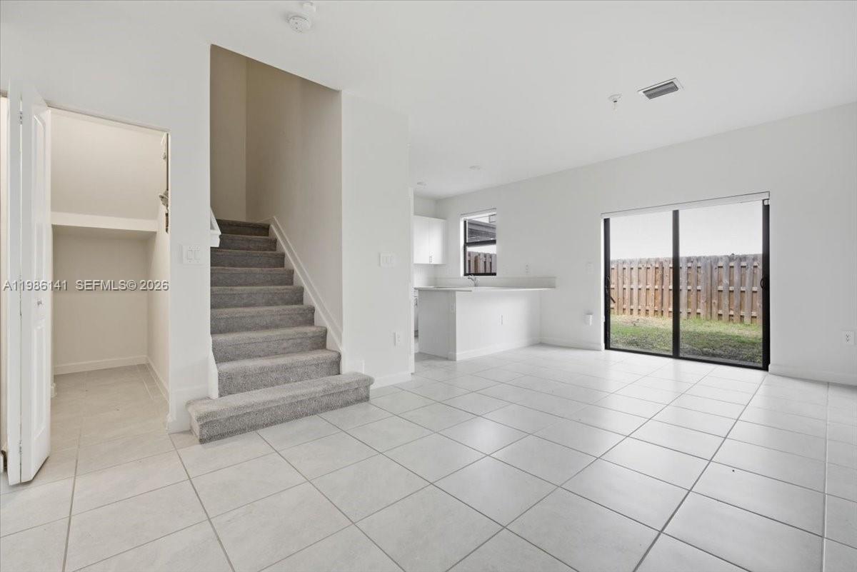 SILVER PALM RESIDENTIAL H - Residential Lease