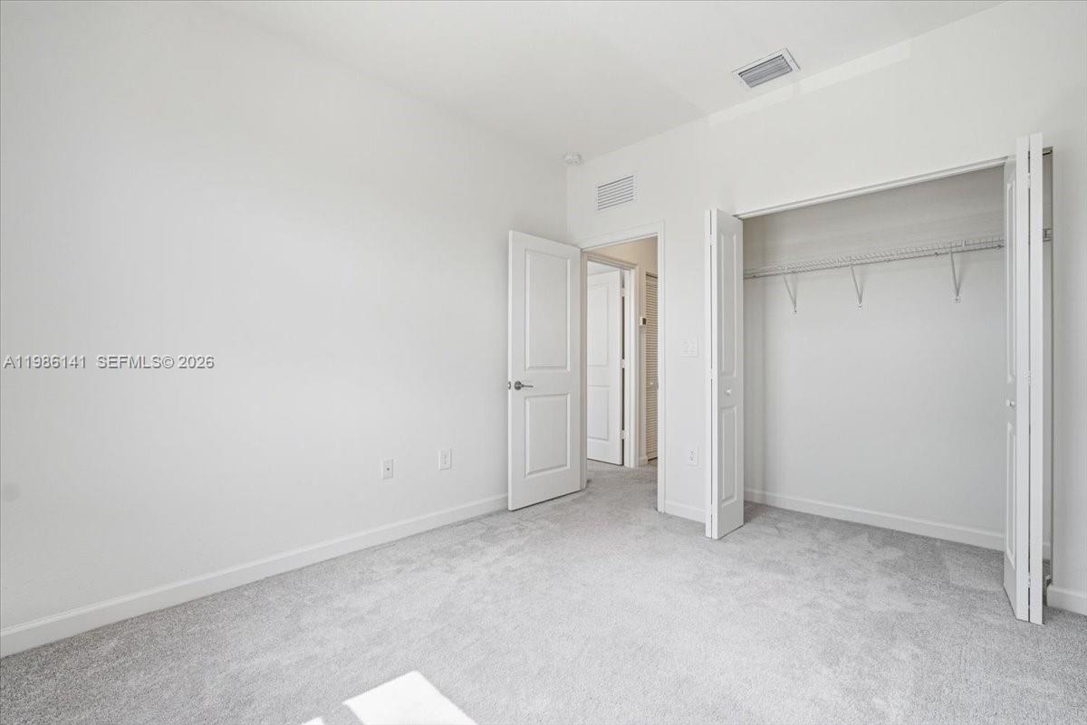 SILVER PALM RESIDENTIAL H - Residential Lease