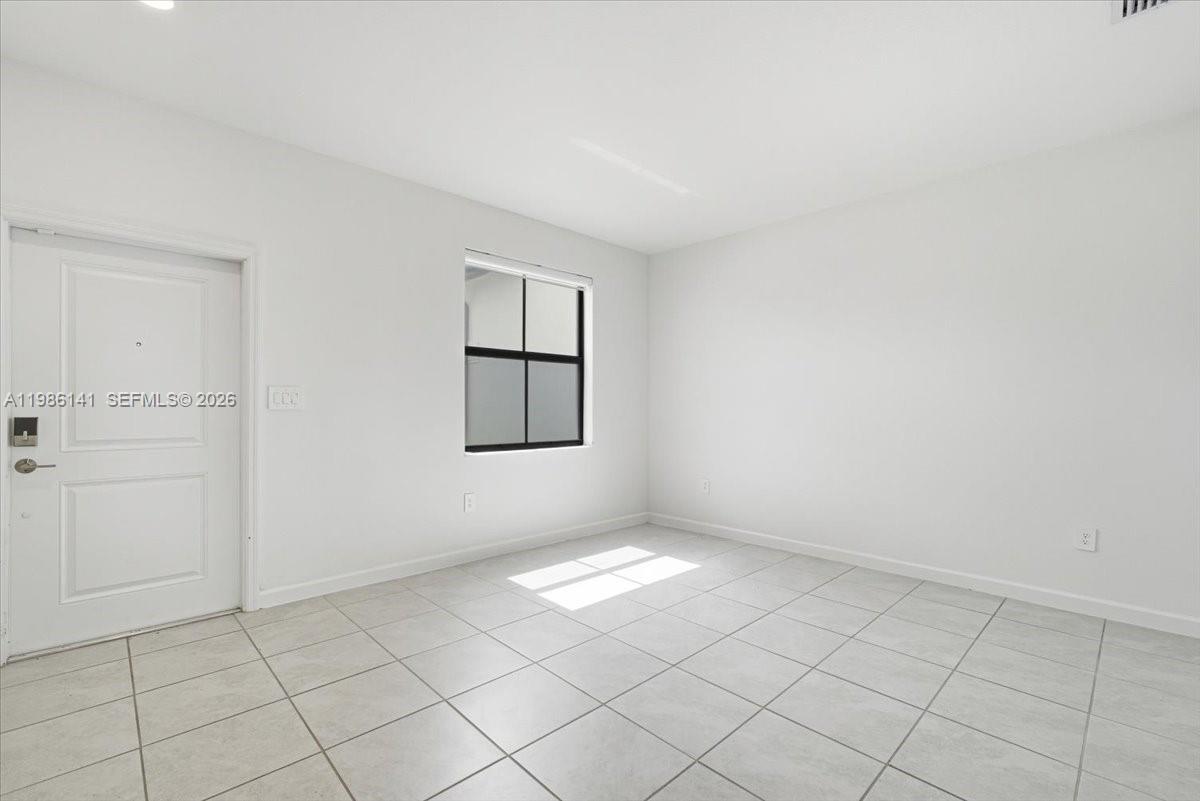 SILVER PALM RESIDENTIAL H - Residential Lease