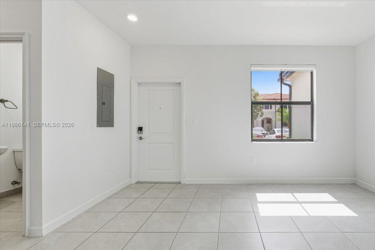 SILVER PALM RESIDENTIAL H - Residential Lease