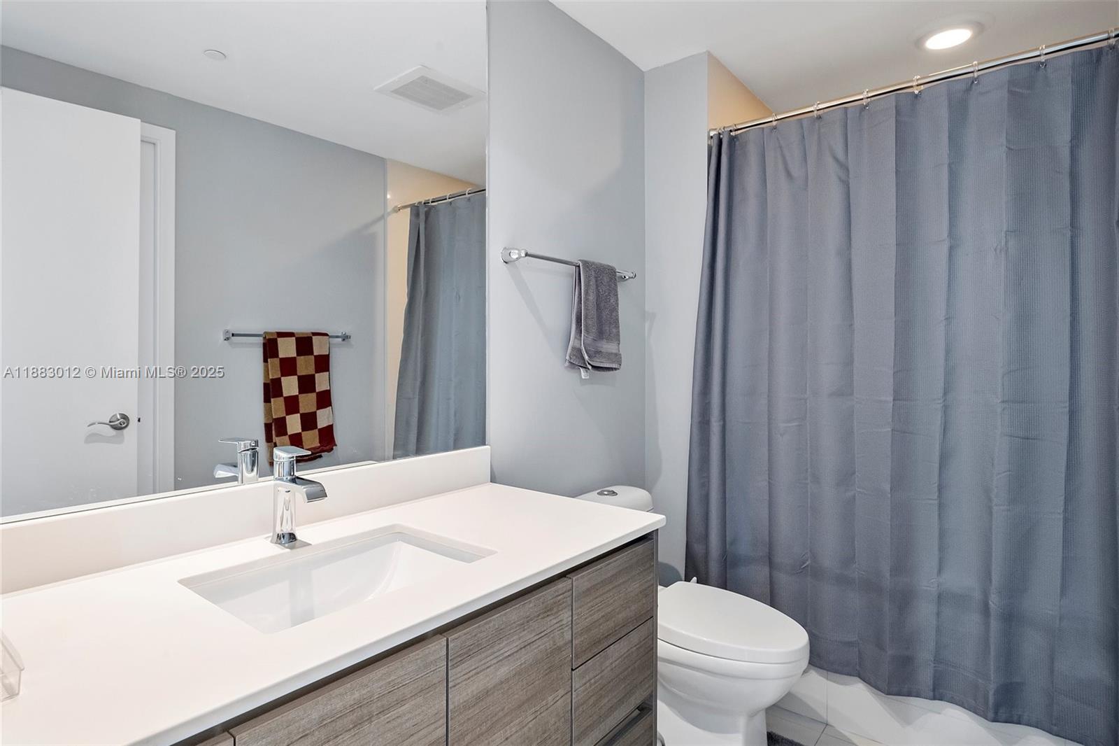 1100 MILLECENTO RESIDENCE - Residential Lease