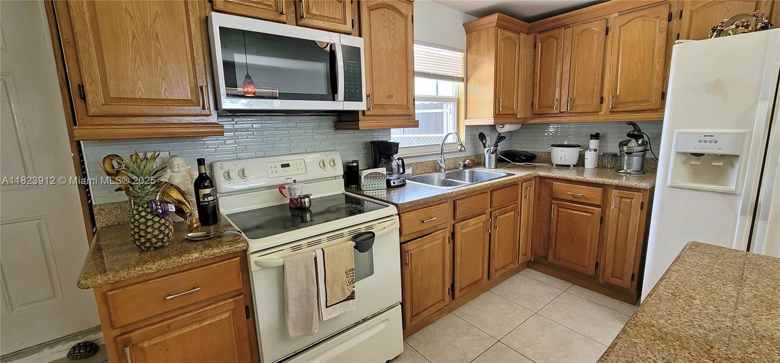 TROPICAL GARDENS - Residential