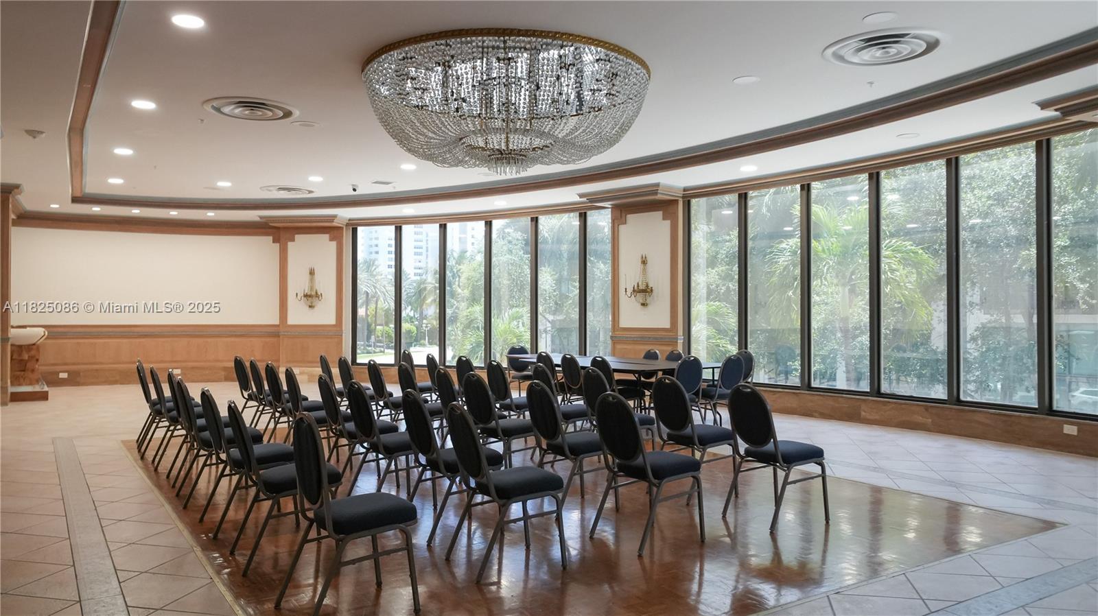 MAISON GRANDE CONDO - Residential