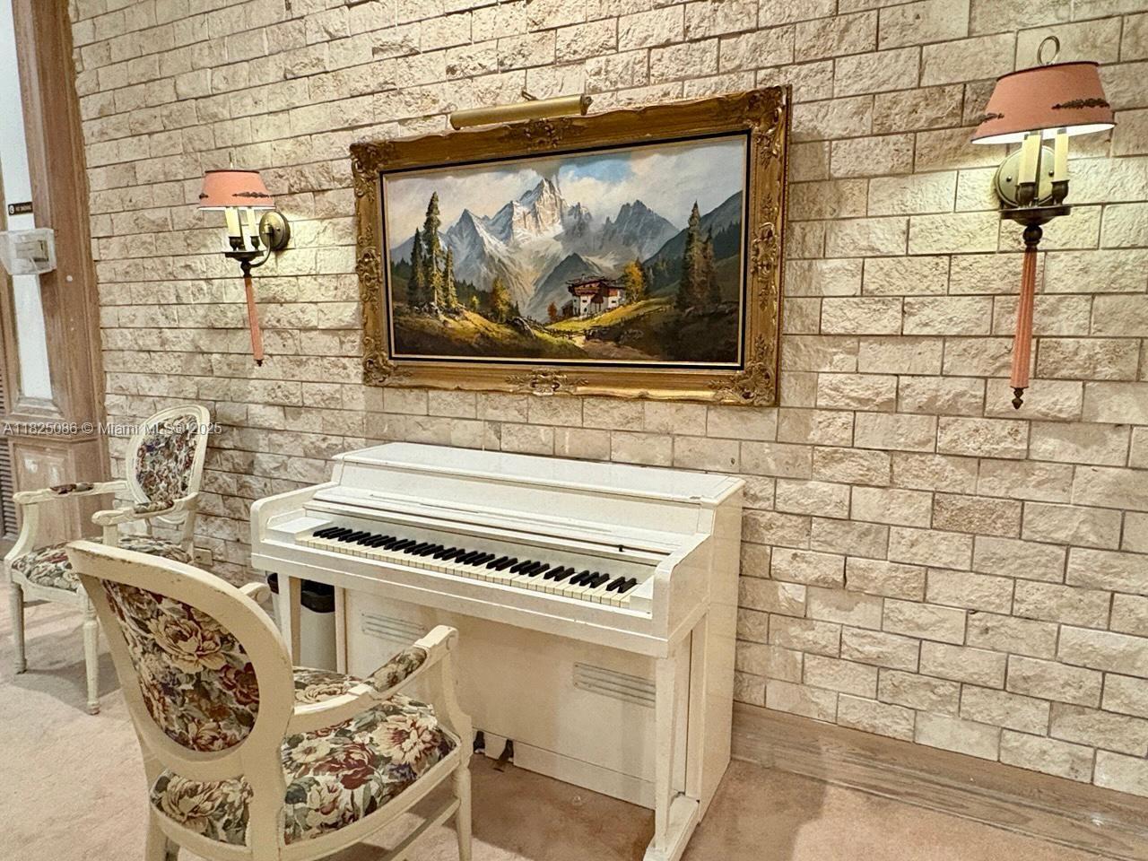 MAISON GRANDE CONDO - Residential