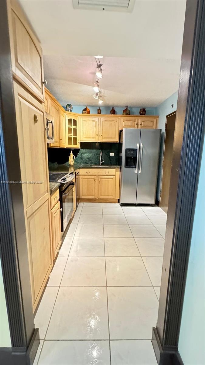 MAISON GRANDE CONDO - Residential