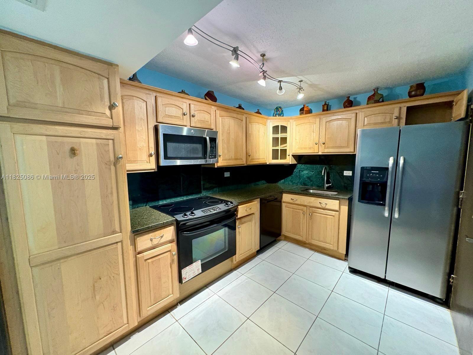 MAISON GRANDE CONDO - Residential