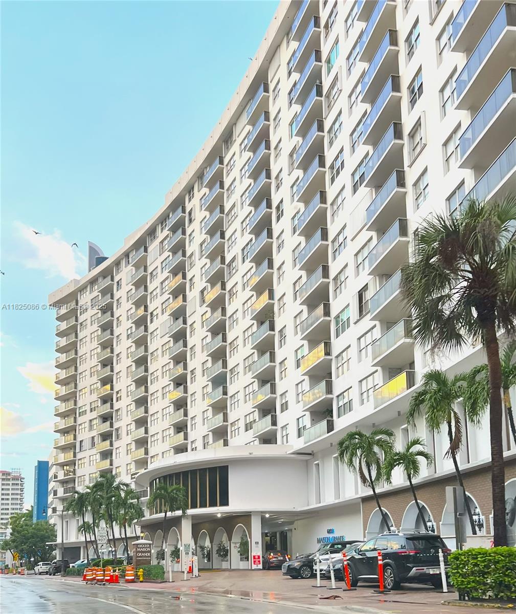 Luxury oceanfront building located in the heart of Miami Beach, close to stores, supermarkets, restaurants and night clubs. Amazing partial ocean view apartment with two bedrooms, two bathrooms and a den that you can use as an office for remote work or a little bedroom, spacious living, dining and kitchen. Amenities includes Billard room, Gym, BBQ area, Children playground, Business Center, Courtesy bus, Water Sports storage facilities, Elevators, Common Laundry in each floor, Pool, direct beach access and many more. Most see!
Furniture shown in photos is for staging purposes only and is not included in the sale.