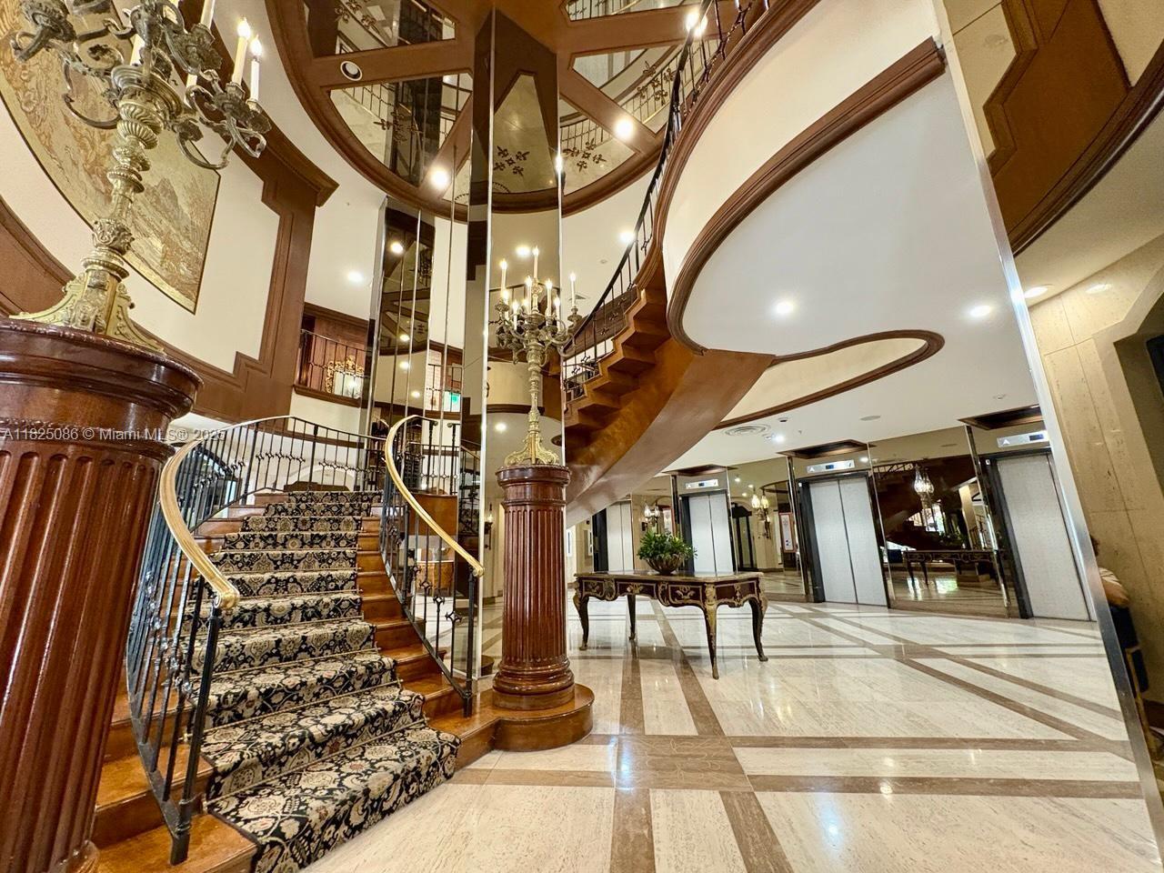 6039 Collins Ave 923