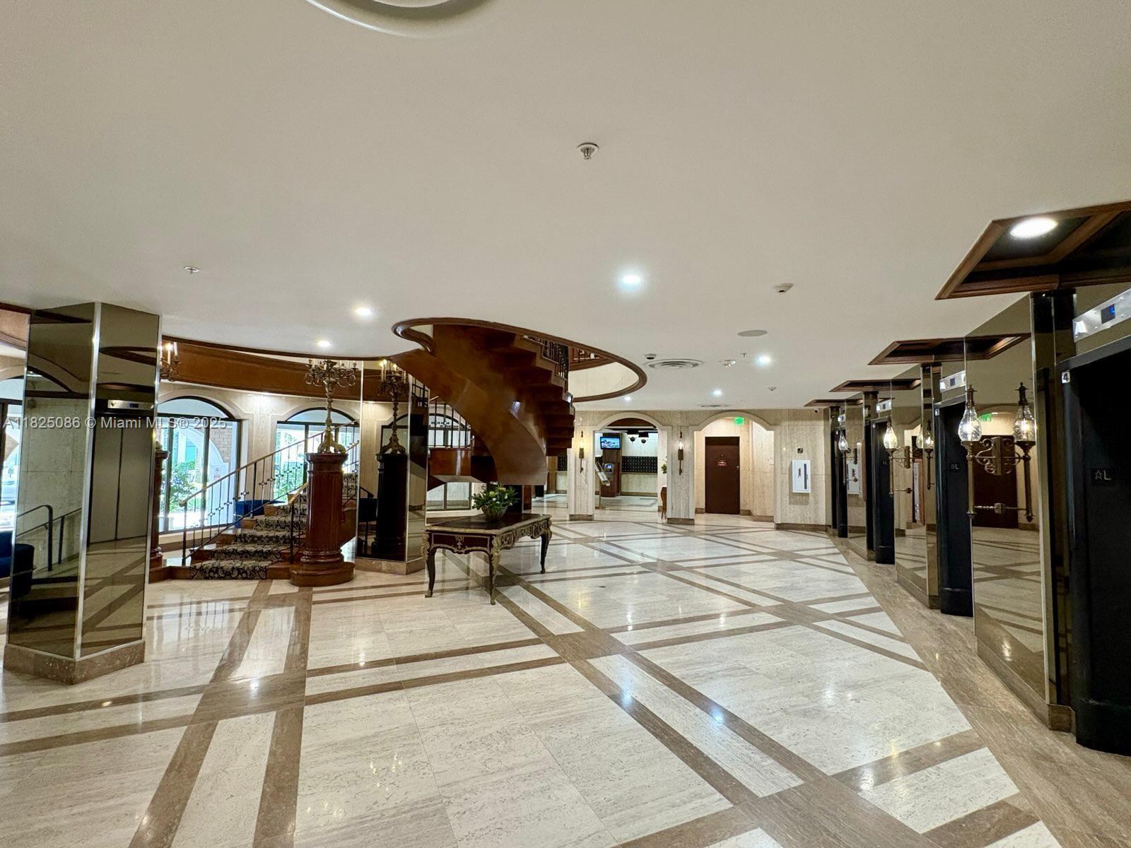 6039 Collins Ave 923