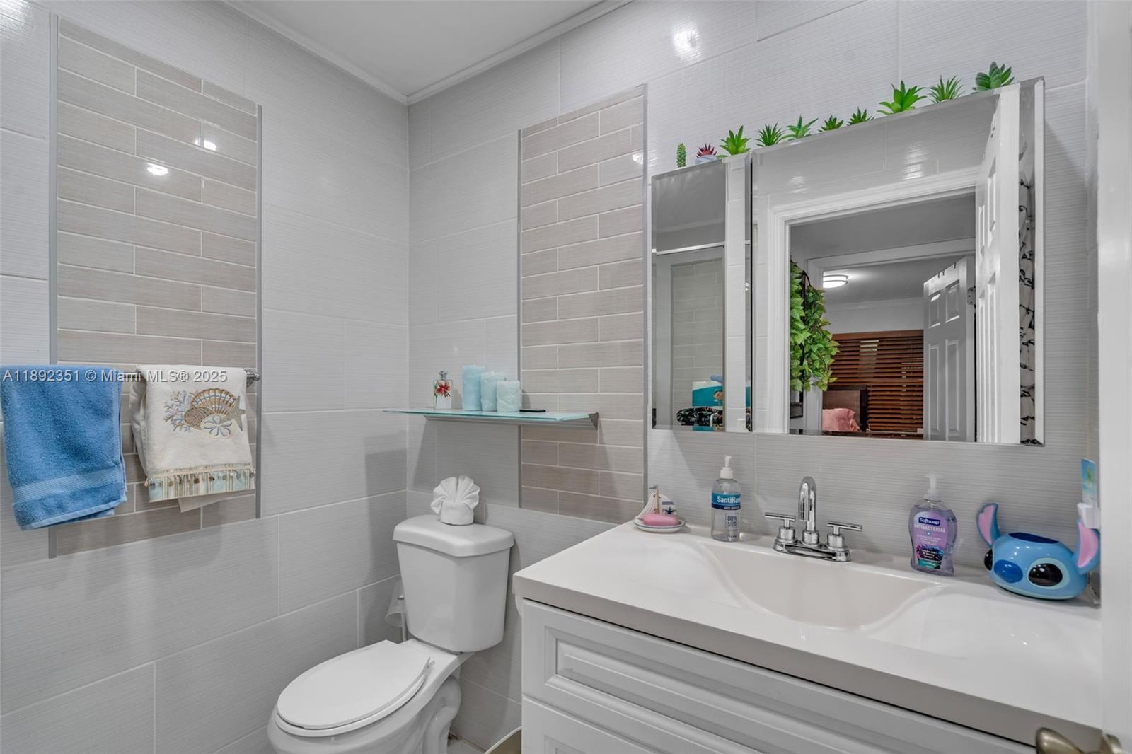 KINGS POINT NORMANDY COND - Residential