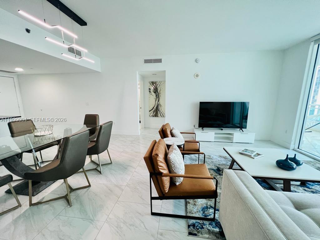 951 W Brickell Ave 607