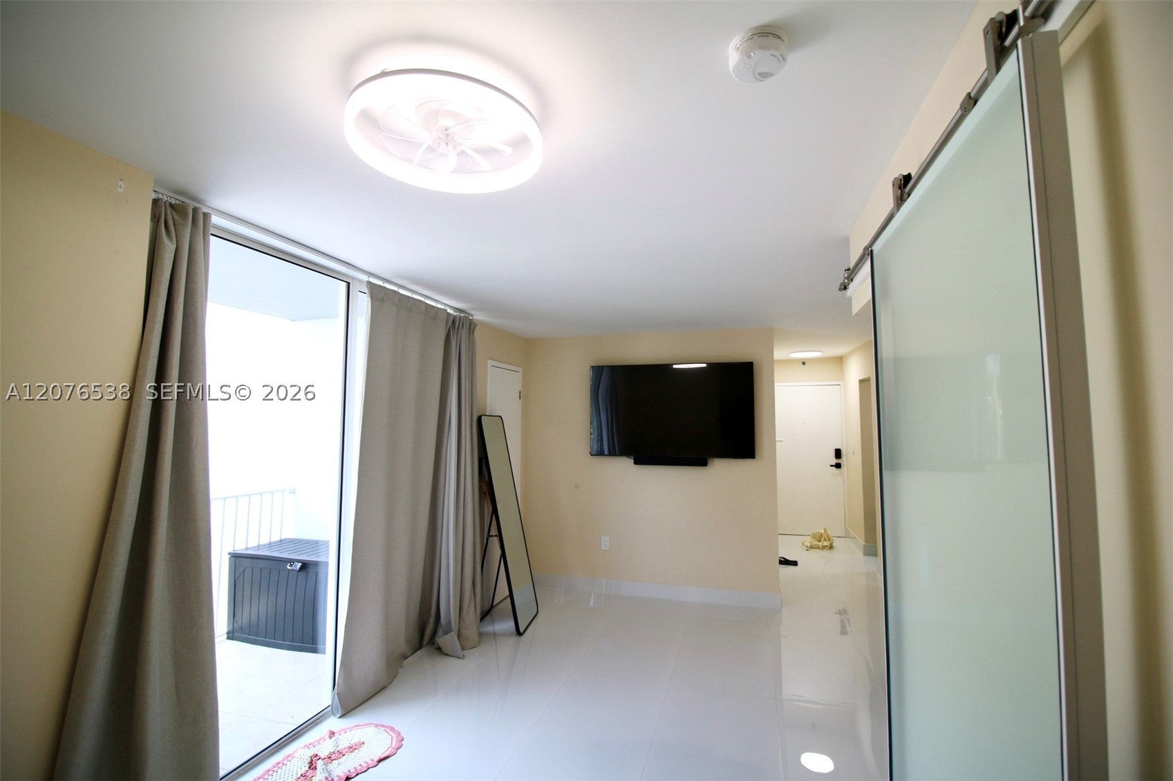 1255 Collins Ave 304