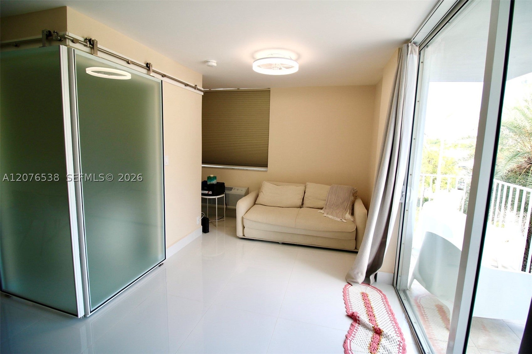 1255 Collins Ave 304