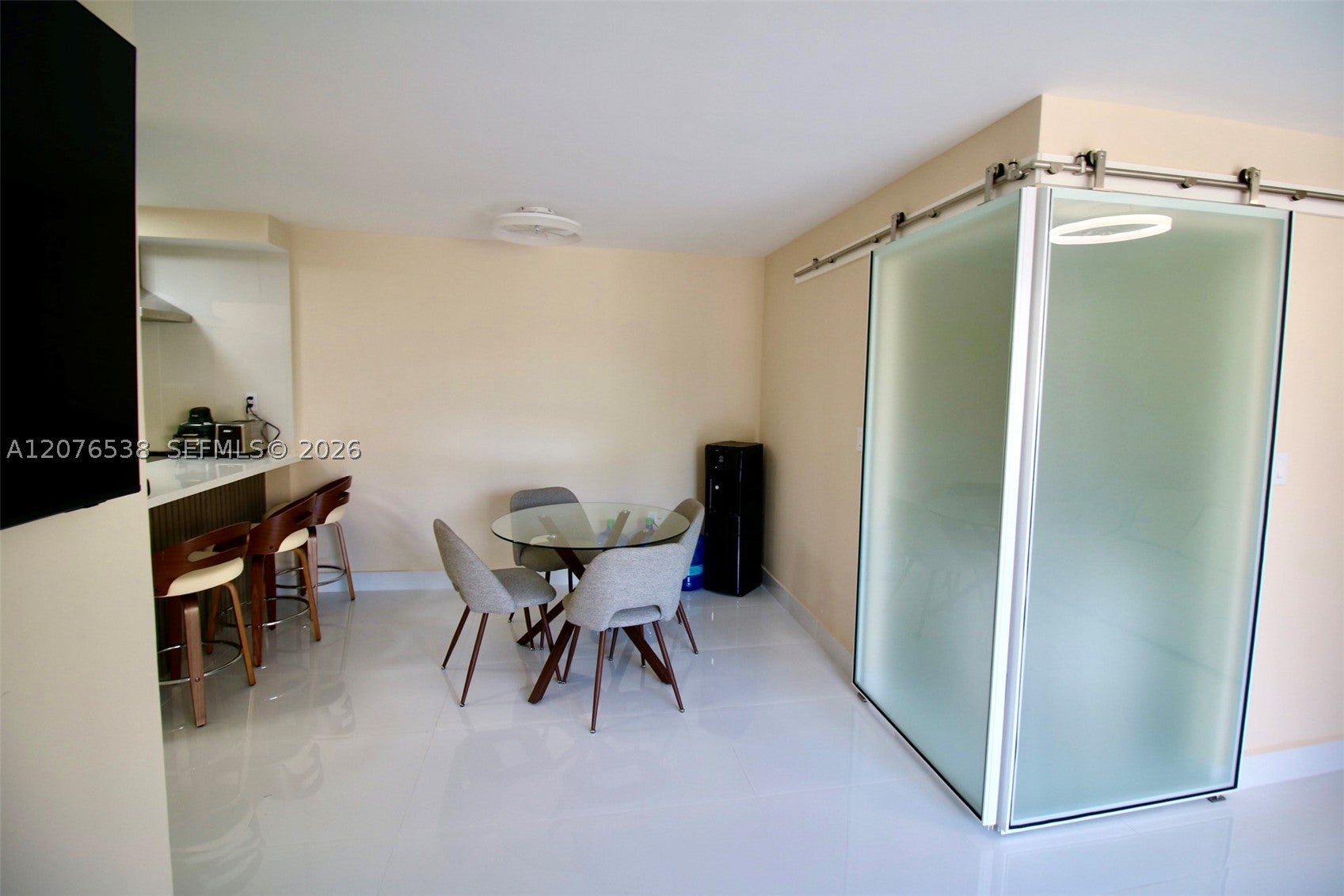 1255 Collins Ave 304
