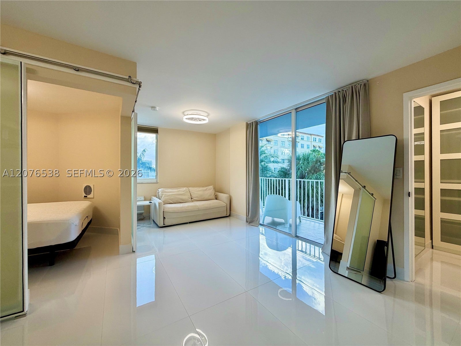 1255 Collins Ave 304