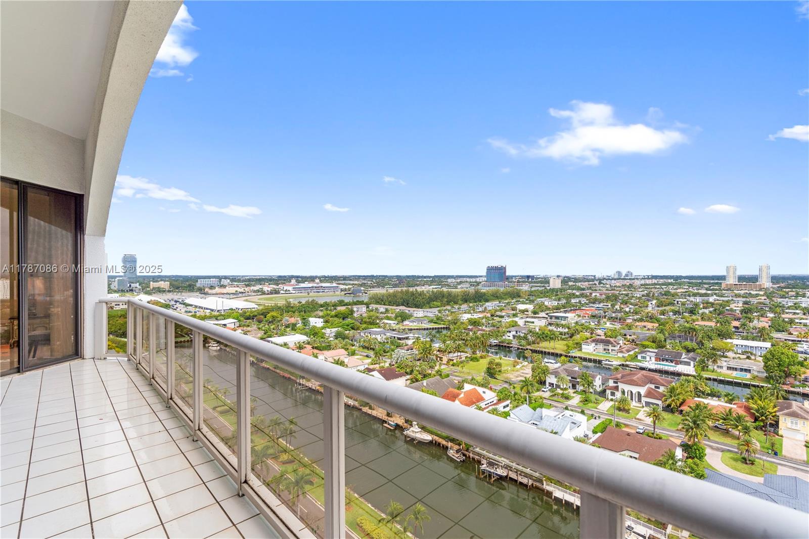 HARBOR TWS AT THE WATERWA - Residential