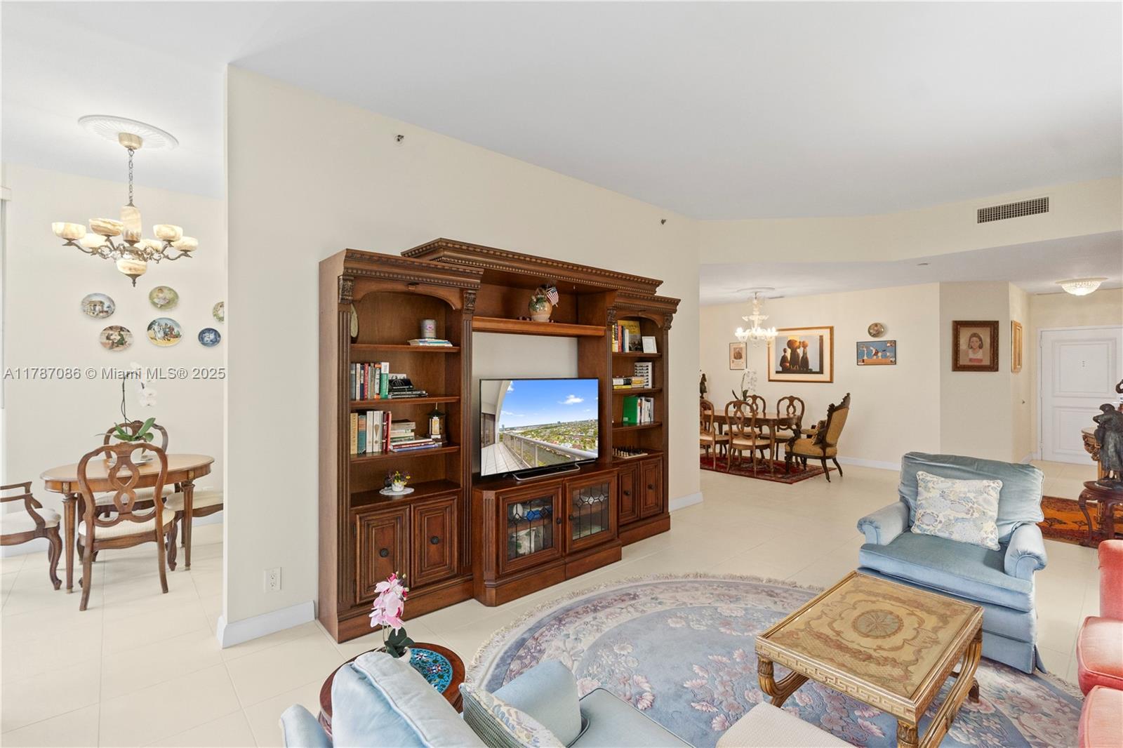 HARBOR TWS AT THE WATERWA - Residential