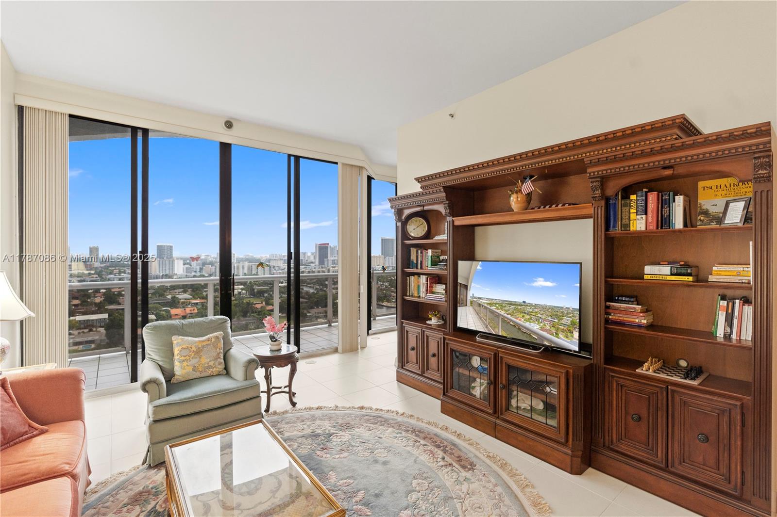 HARBOR TWS AT THE WATERWA - Residential