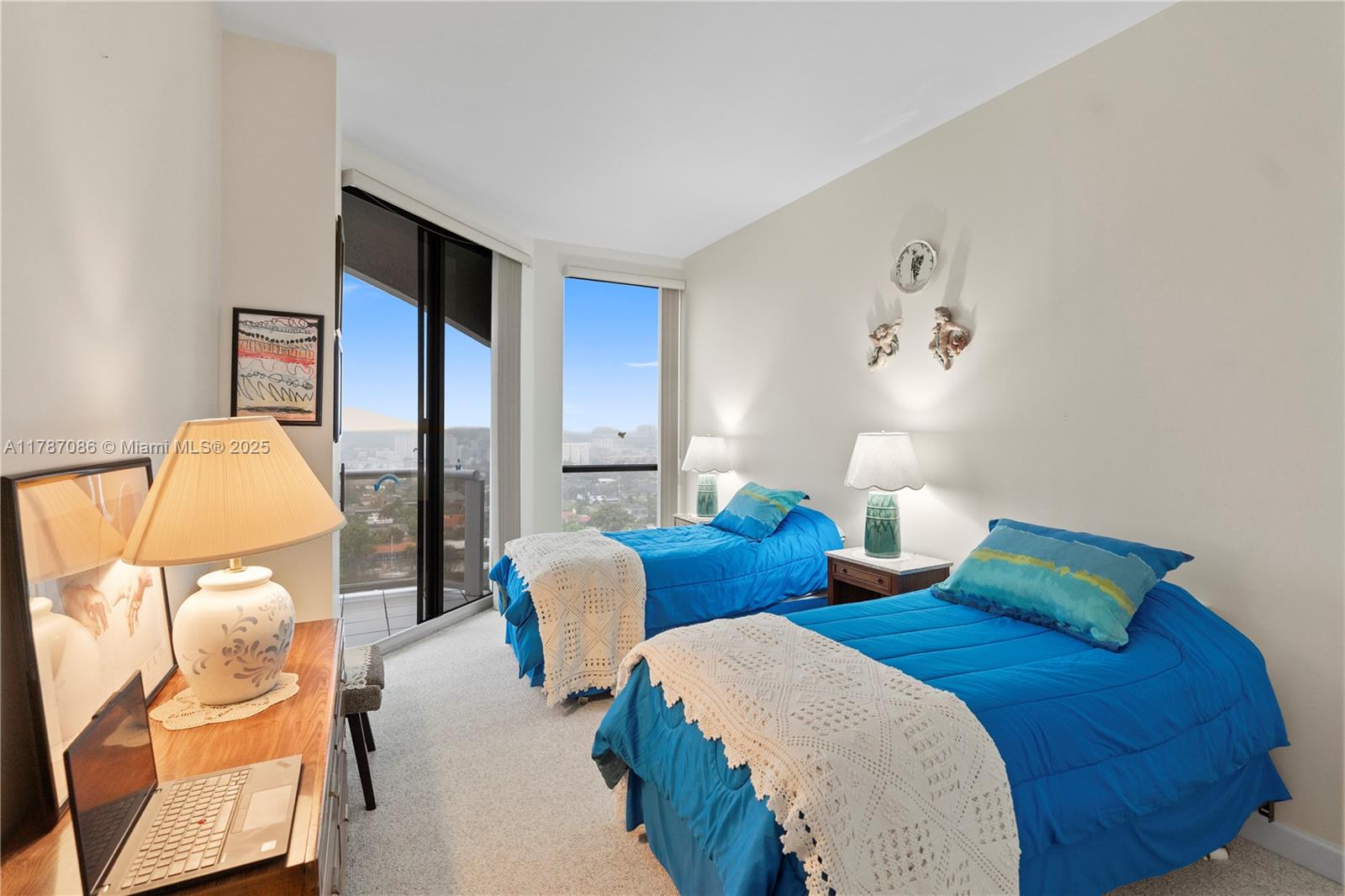 HARBOR TWS AT THE WATERWA - Residential