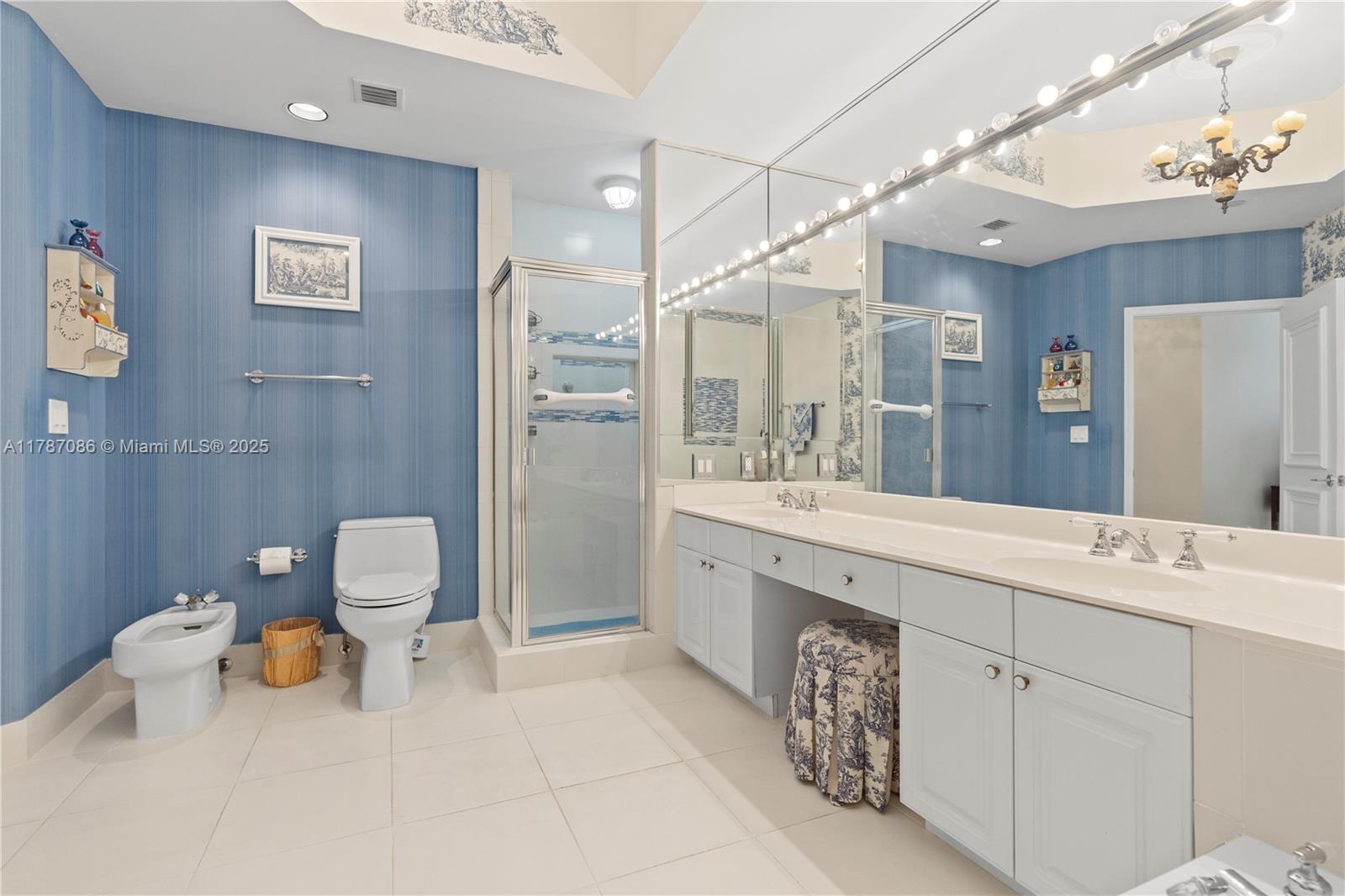 HARBOR TWS AT THE WATERWA - Residential