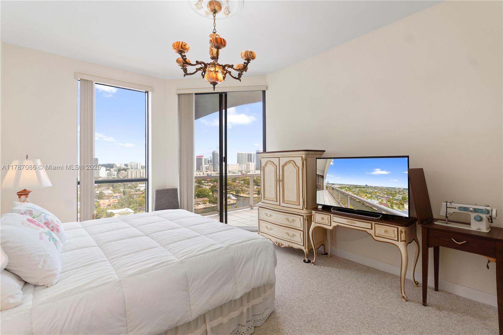 HARBOR TWS AT THE WATERWA - Residential