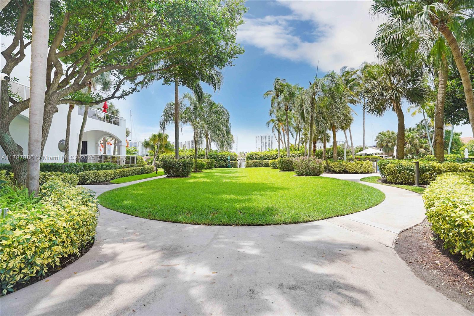 HARBOR TWS AT THE WATERWA - Residential