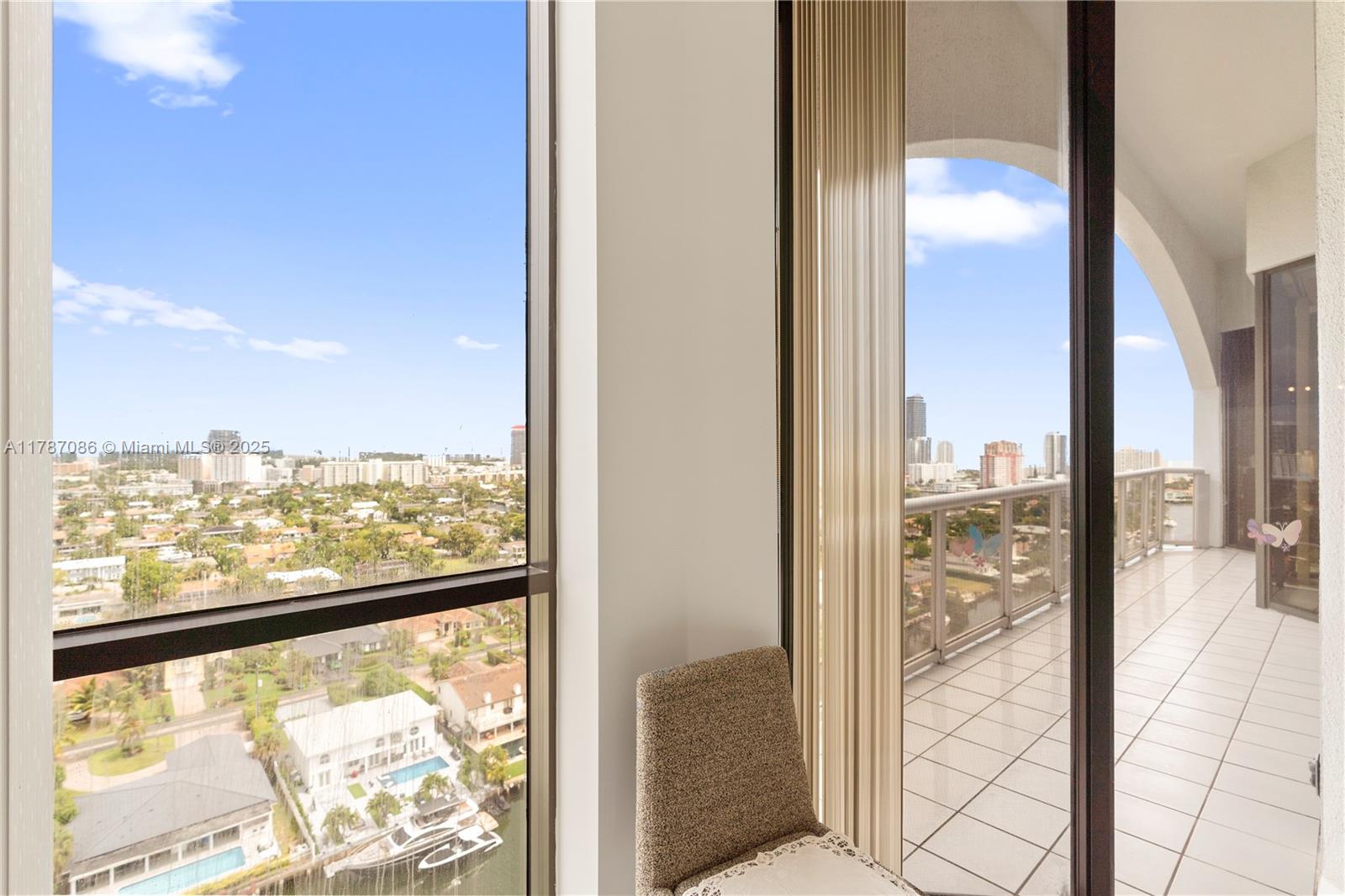 HARBOR TWS AT THE WATERWA - Residential