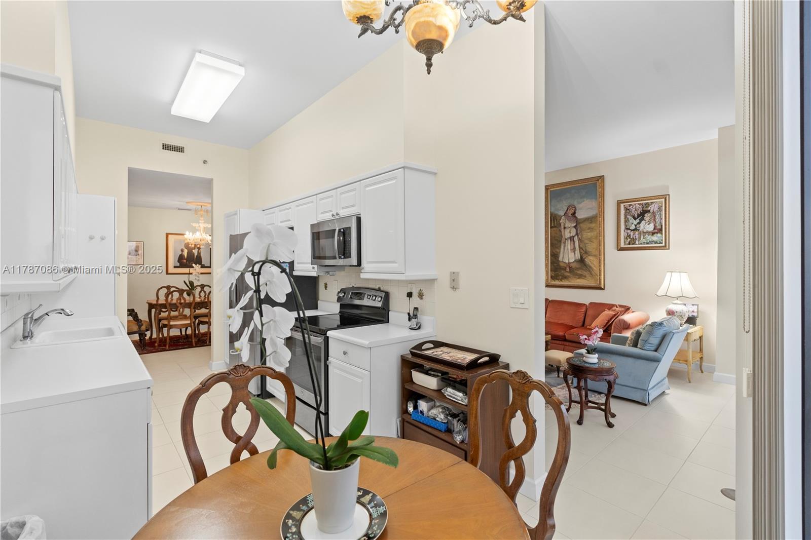 HARBOR TWS AT THE WATERWA - Residential