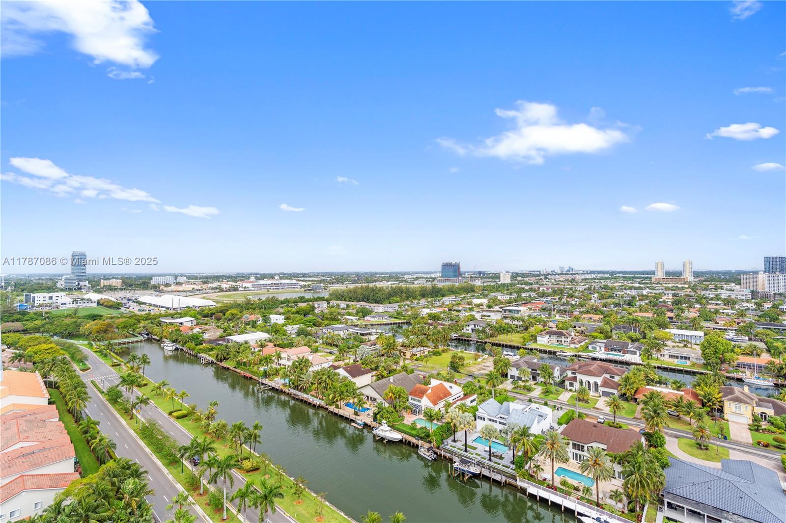 HARBOR TWS AT THE WATERWA - Residential