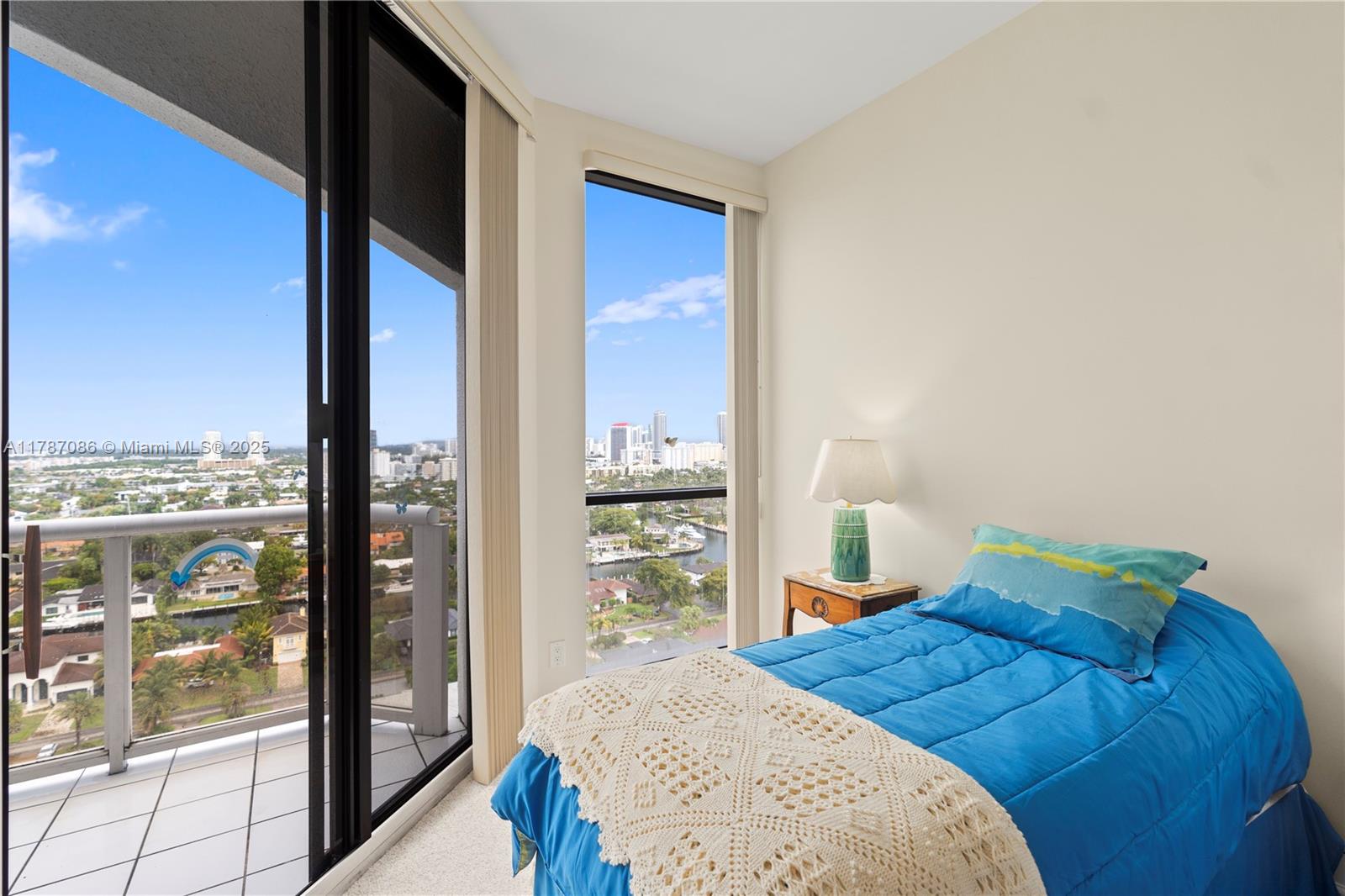 HARBOR TWS AT THE WATERWA - Residential