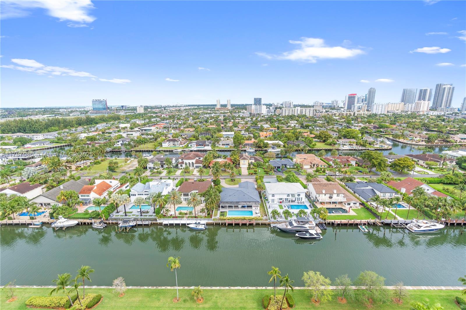 HARBOR TWS AT THE WATERWA - Residential