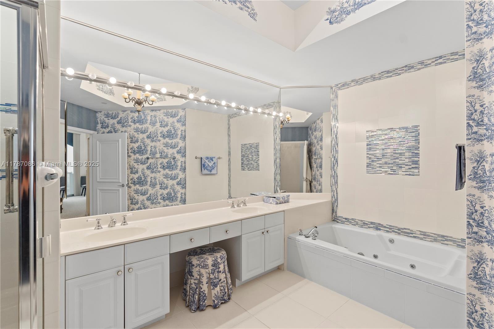 HARBOR TWS AT THE WATERWA - Residential