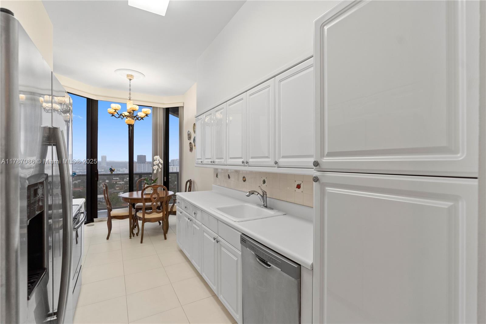 HARBOR TWS AT THE WATERWA - Residential