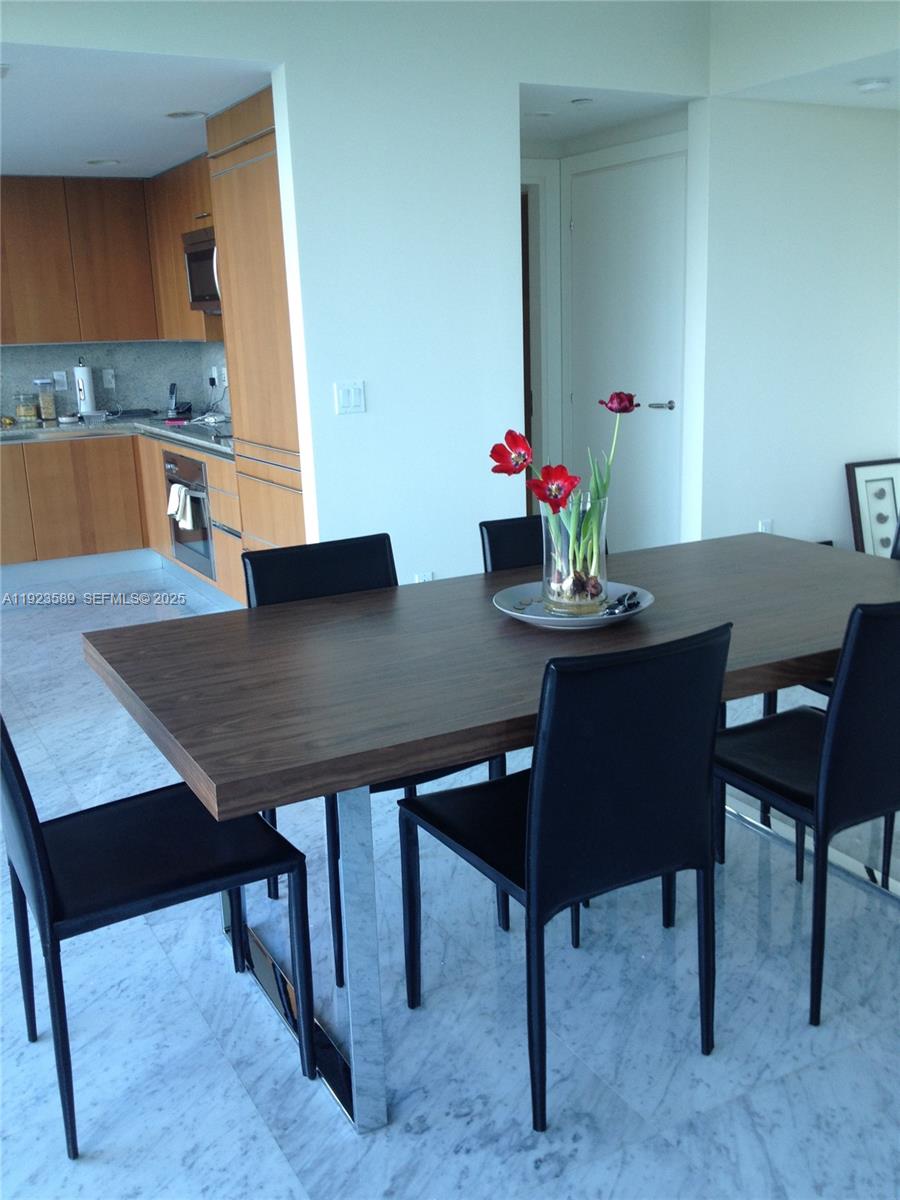 GROVENOR HOUSE CONDO - Residential