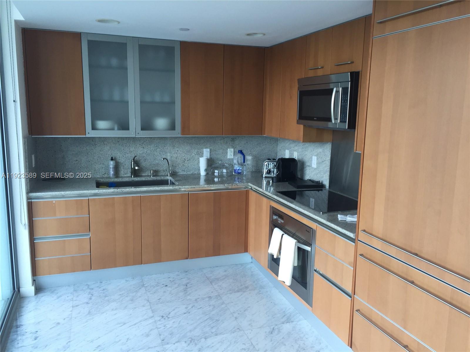 GROVENOR HOUSE CONDO - Residential