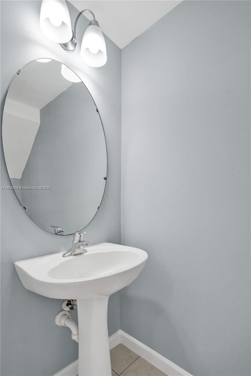 CORAL PARK TOWNHOMES WEST - Residential Lease