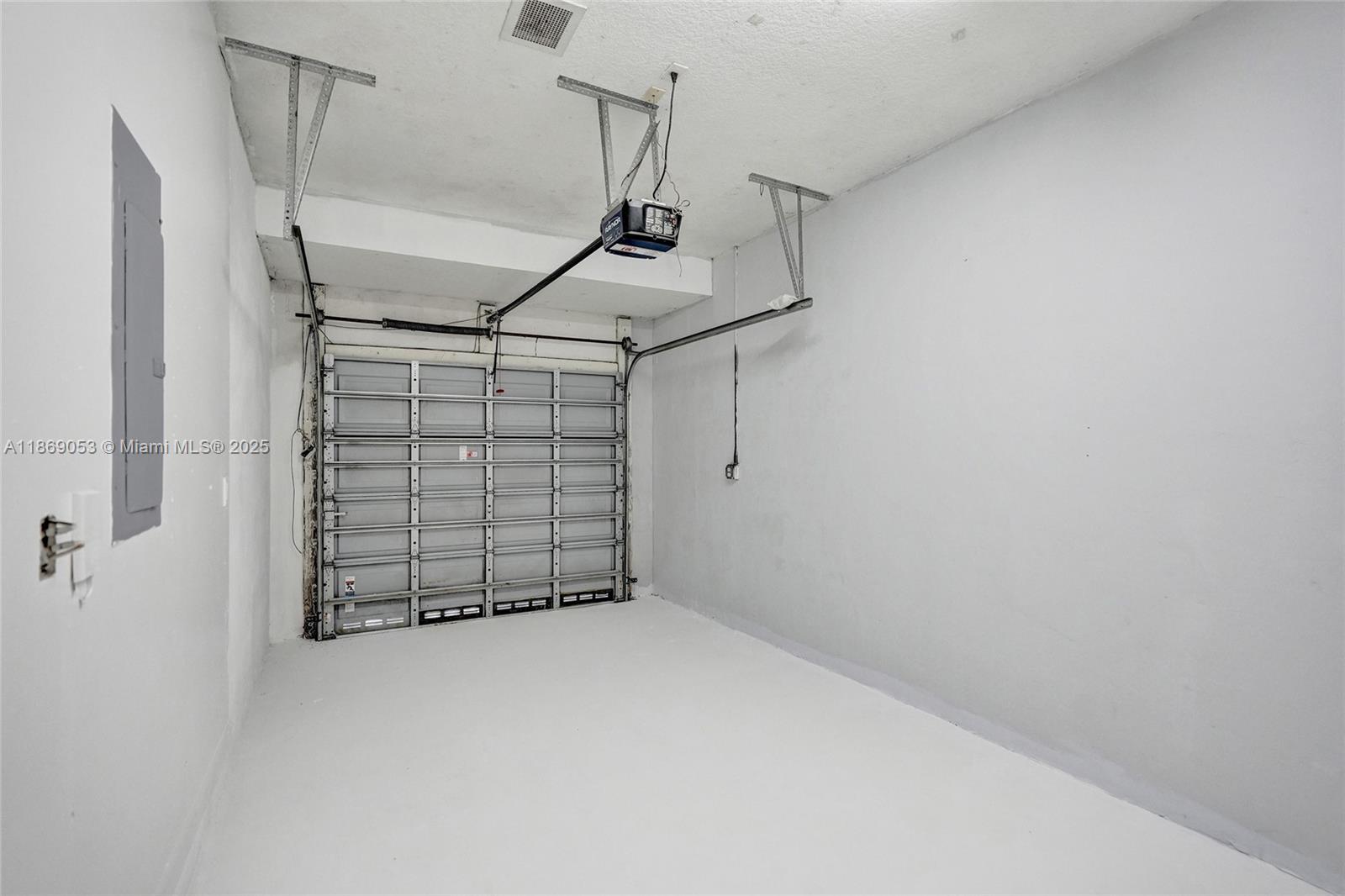 CORAL PARK TOWNHOMES WEST - Residential Lease