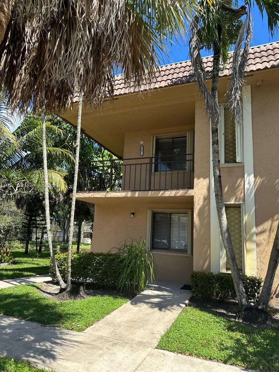 193 Lakeview Dr 201, Weston, Broward County, Florida - 2 Bedrooms  
2 Bathrooms - 