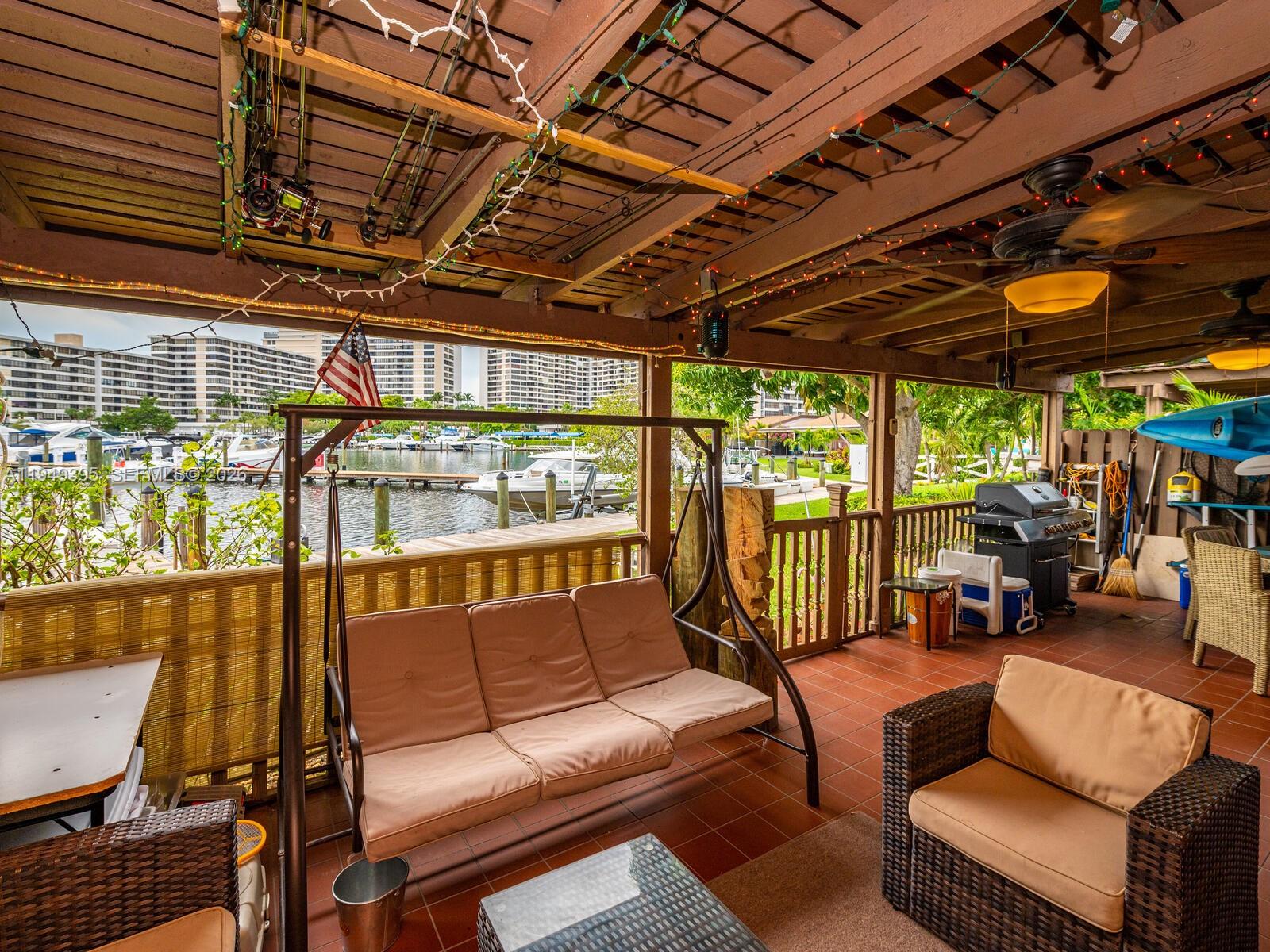 HARBOURWOOD VILLAS - Residential