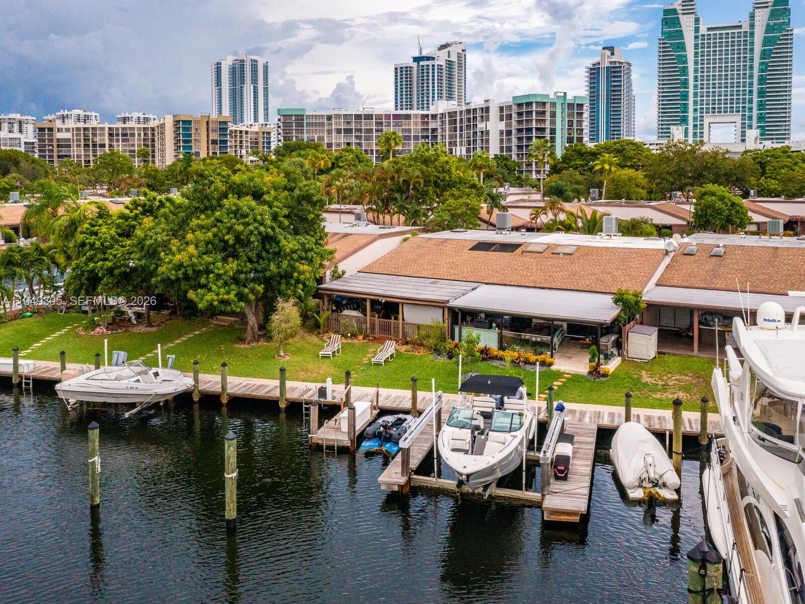 HARBOURWOOD VILLAS - Residential