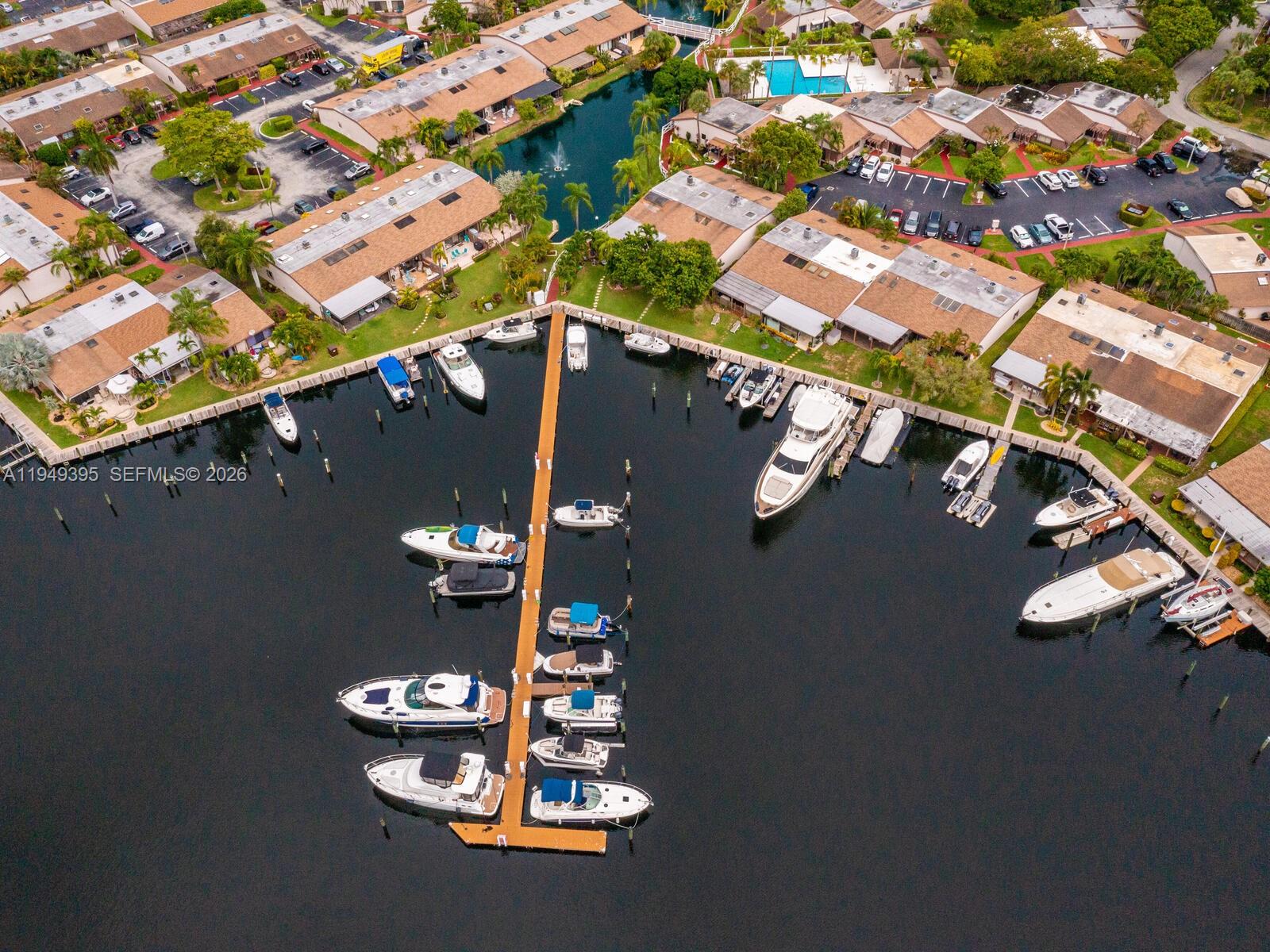 HARBOURWOOD VILLAS - Residential