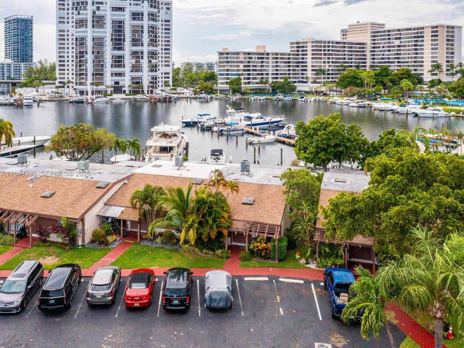 HARBOURWOOD VILLAS - Residential