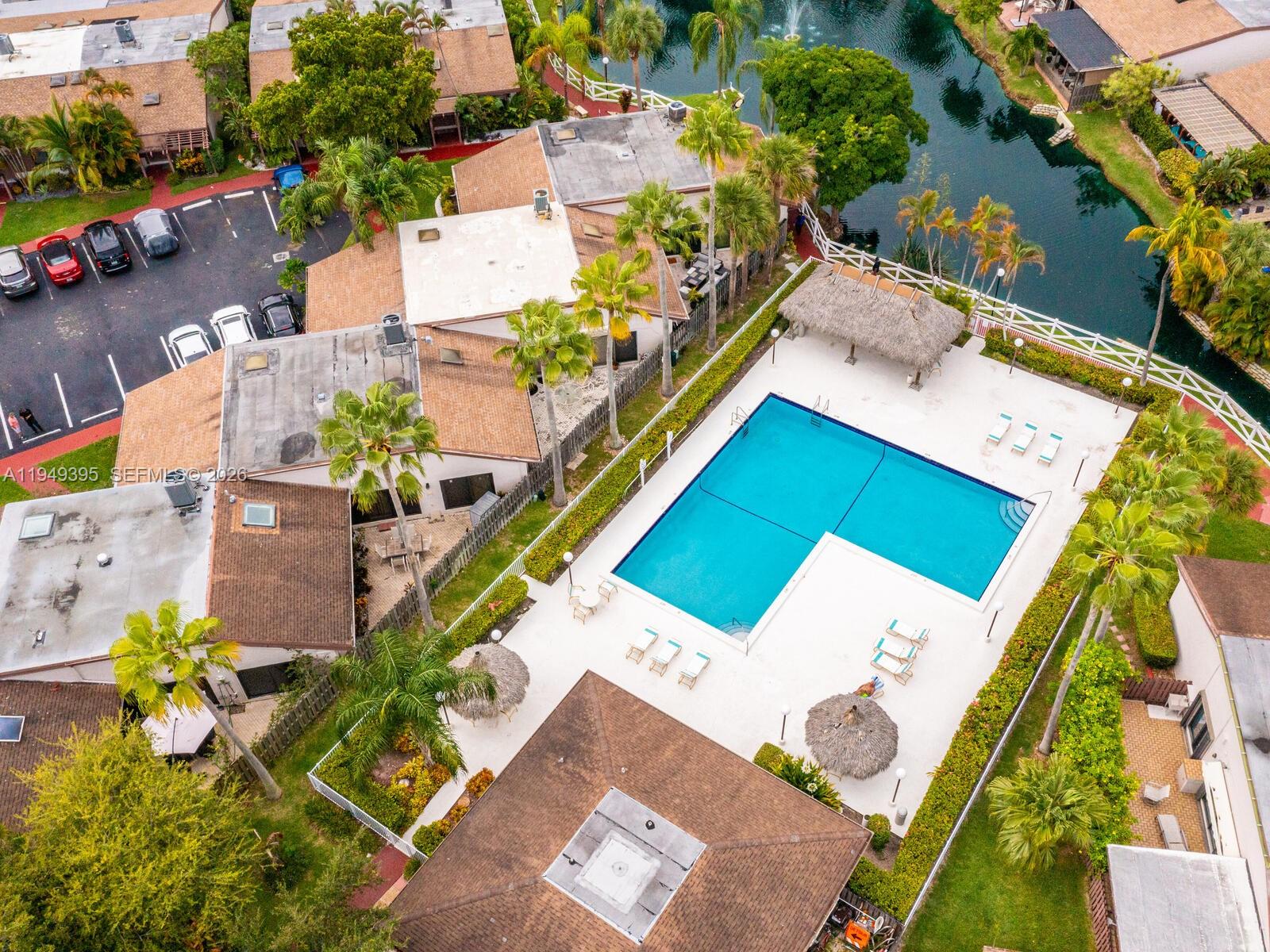 HARBOURWOOD VILLAS - Residential