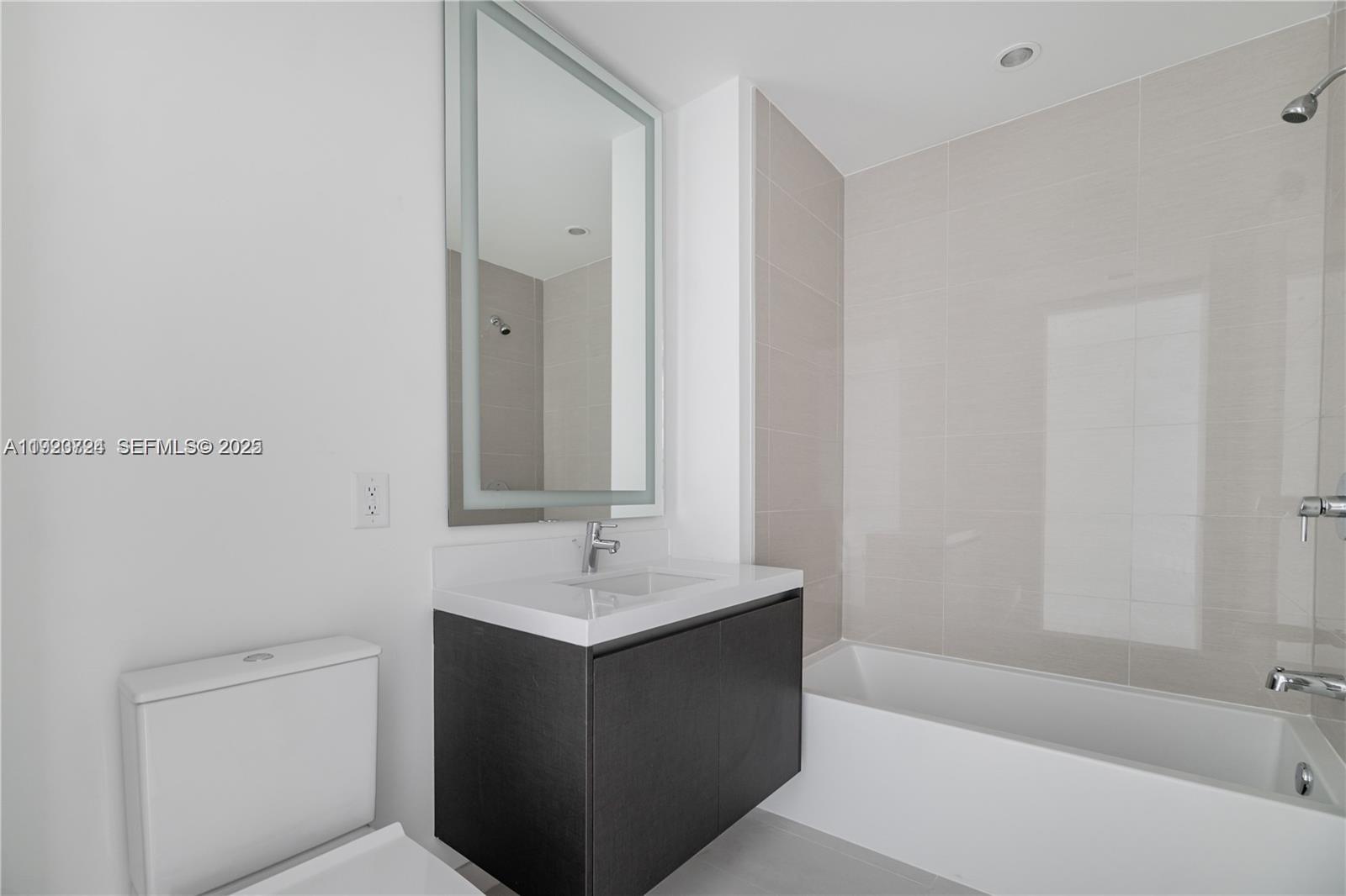 PARAMOUNT MIAMI WORLDCENT - Residential