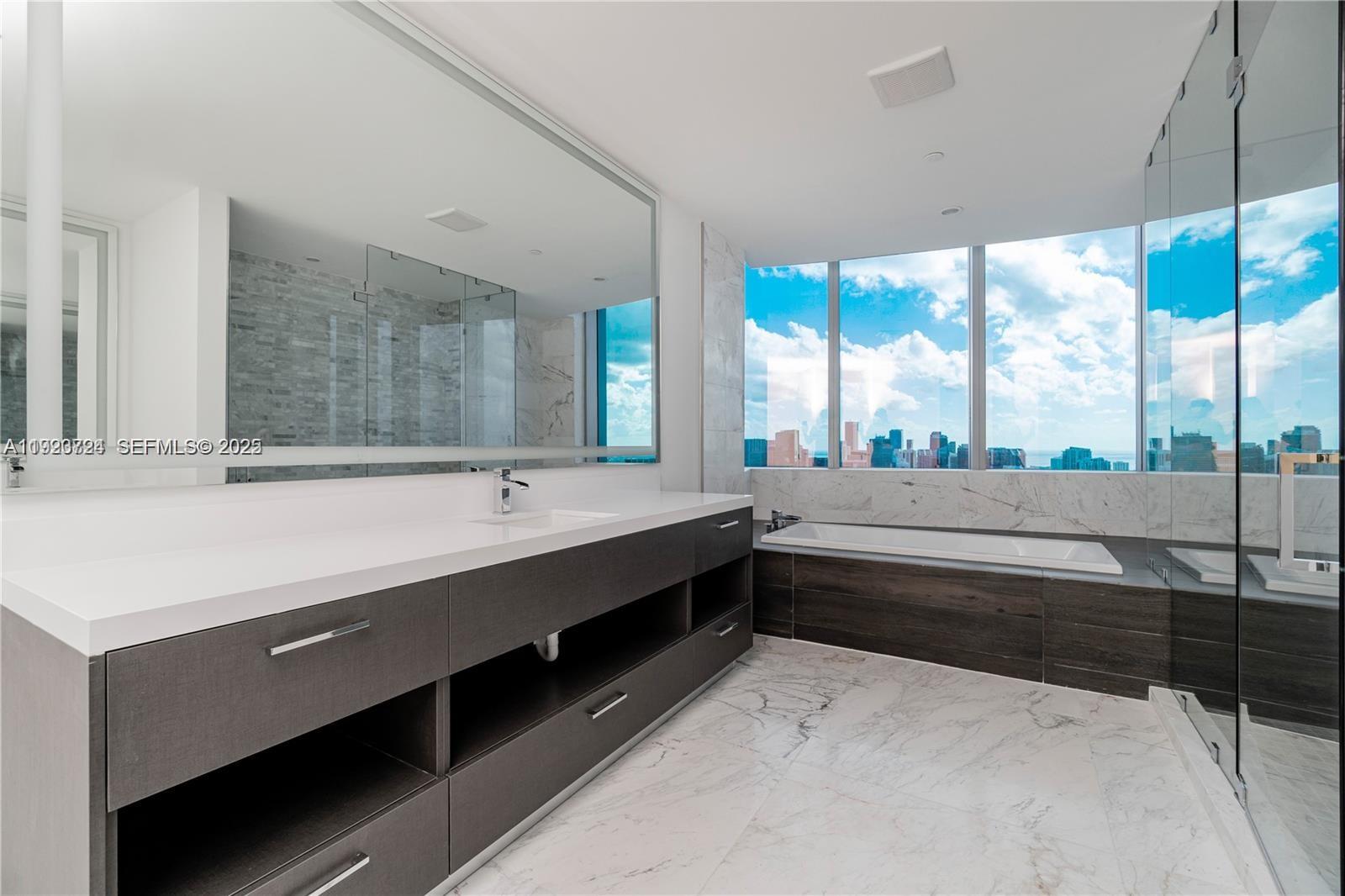 PARAMOUNT MIAMI WORLDCENT - Residential